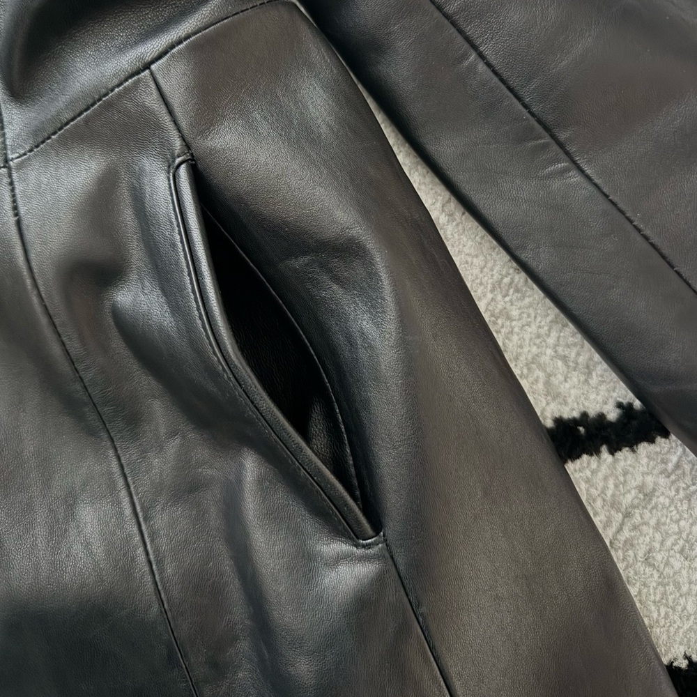 PRAGUE Women's Black Leather Jacket - Picture 6 of 10